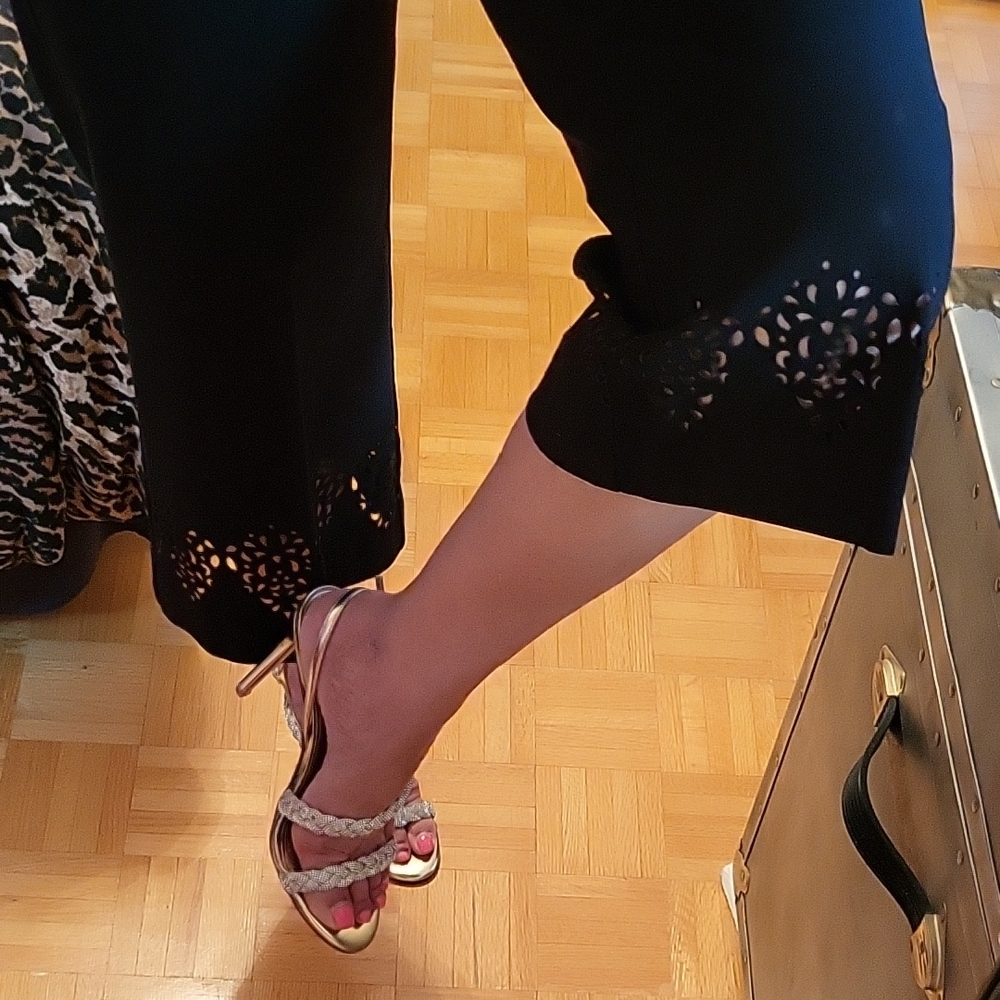 NEW Cleo Black Cropped Culotte Pants for Office or Casual, Intricate Cutwork, 6P - Picture 4 of 13